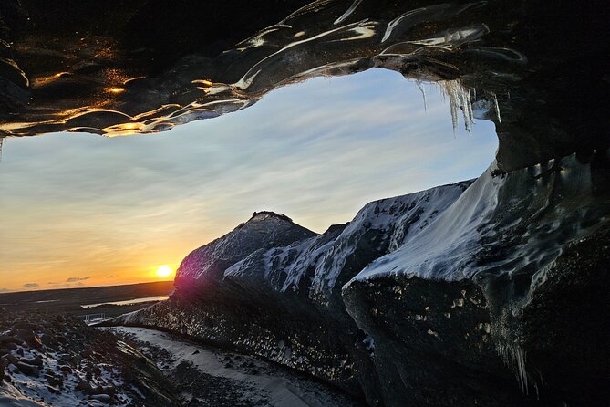 Ice Cave Tour from Jökulsárlón - Small group size, English guide, and how that affects your experience