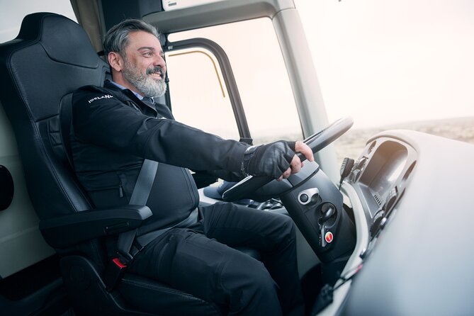 Iceland Airport Transfer from Reykjavík Hotels to KEF Airport - Boarding the Flybus: Seats, Wi-Fi, and the Crowd Factor