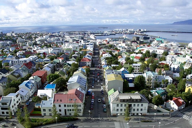 Iceland: Airport Transfers between Keflavík and Reykjavik Center - Boarding at KEF: Mobile Ticket, Quick Exit, Fewer Headaches