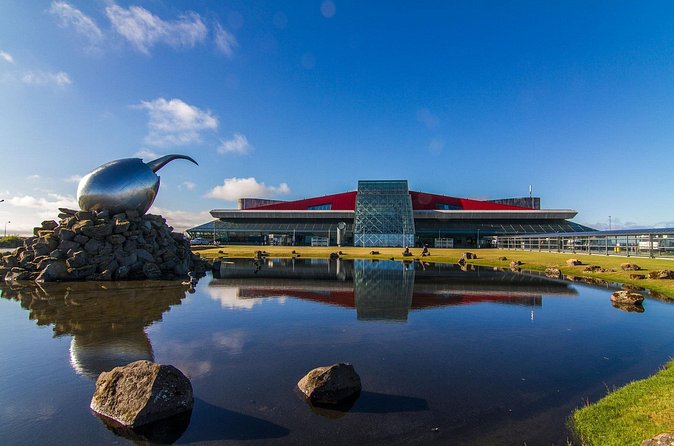 Iceland: Airport Transfers between Keflavik and Reykjavik City - Accessibility and Who This Transfer Suits