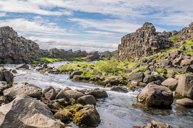 Iceland´s Golden Circle Minibus daytour - Geysir and Strokkur: why this is the best “watch it happen” stop