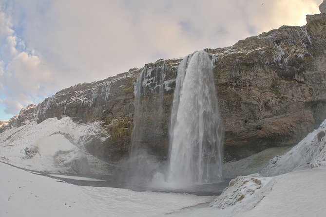 Iceland's south coast G spots - Reynisfjara Beach: Black Sand, Basalt Columns, and Big Waves