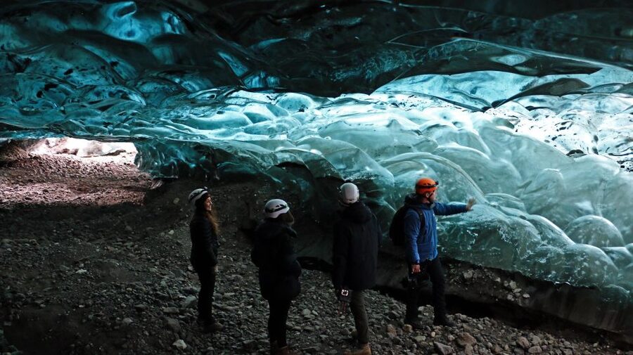 Jökulsárlón: Crystal Ice Cave Super Jeep Tour - Inside the crystal ice cave: why the blue can be both dramatic and subtle