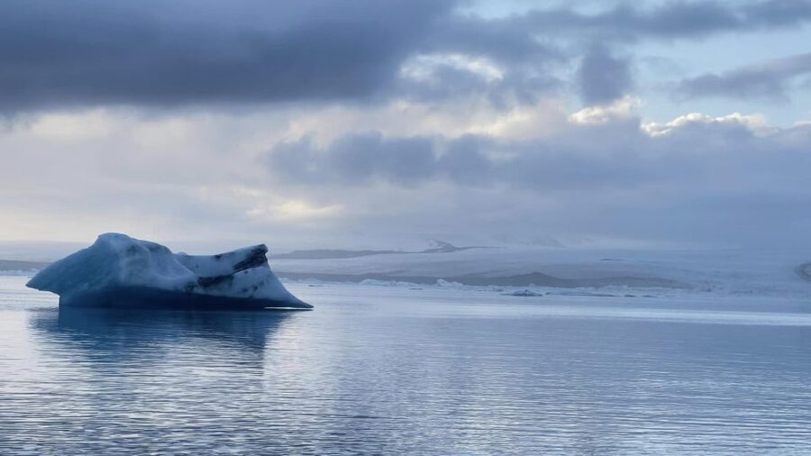Jökulsárlón Floating Glacier & Diamond Beach Day Tour - Why Jökulsárlón and Diamond Beach work as a pair