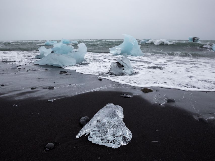 Jökulsárlón Floating Glacier & Diamond Beach Day Tour - Diamond Beach: black sand ice sparkle, and what 30 minutes buys you