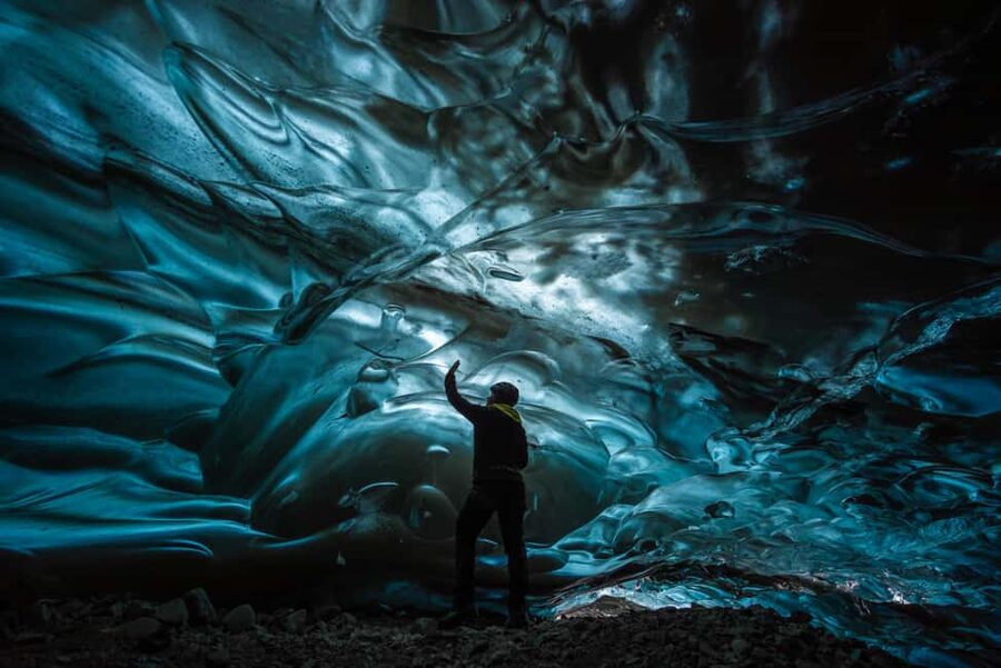 Jökulsárlón: Glacier Hike to a Remote Ice Cave - Guide Quality in Real Terms: Examples You Can Use to Choose