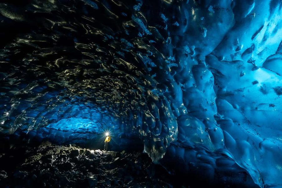 Jökulsárlón: Glacier Hike to a Remote Ice Cave - Getting Started at Jökulsárlón Main Parking, Then Into the 4x4 Ride