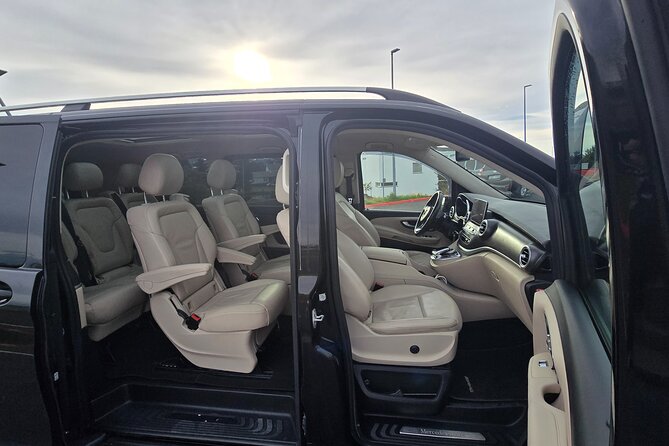 Keflavik Airport: One-way Private Transfer to/from Reykjavik - Finding Your Driver at KEF: Name Sign, Arrivals Hall, No Guesswork