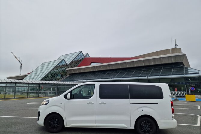 Keflavik Airport Private Transfer Round Trip - How the pickup works, from your flight number to a named sign