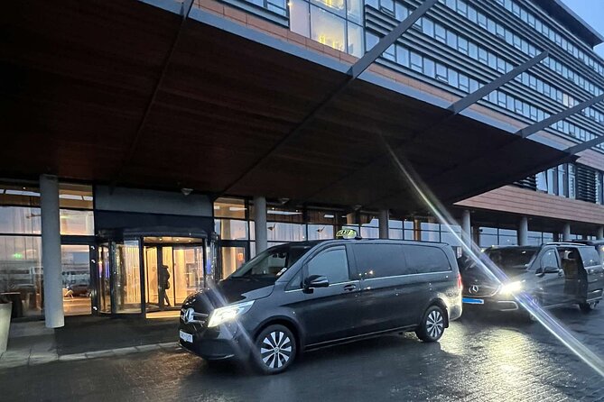 Keflavik Airport : Private Transfer TO/FROM Reykjavik - Private group rides up to six: value math that actually helps