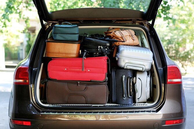 Keflavik Airport Private Transfer To/From Reykjavik cruise Ports - Service style: the drivers, the communication, and the comfort