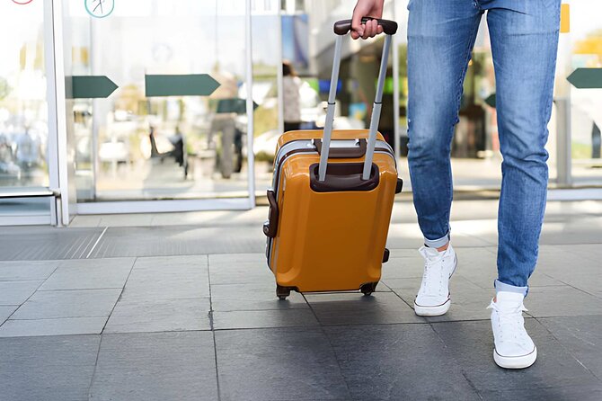 Keflavik Airport: Private Transfer To/From Reykjavik - upto 8 PAX - Arrival pickup at Keflavik: the part you actually care about