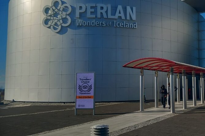Keflavik International Airport Private Transfer To/From Reykjavik - Communication That Cuts Stress: WhatsApp Calls, Fast Finding, and On-Board Wi-Fi