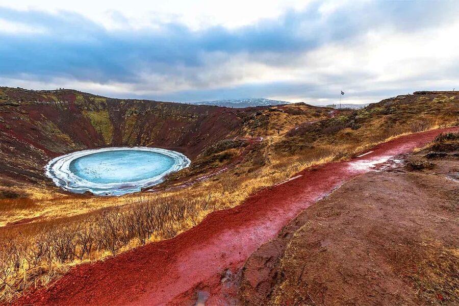 Kerið Volcanic Crater Admission Ticket - The turquoise lake: why the water looks unreal but is not rain-fed