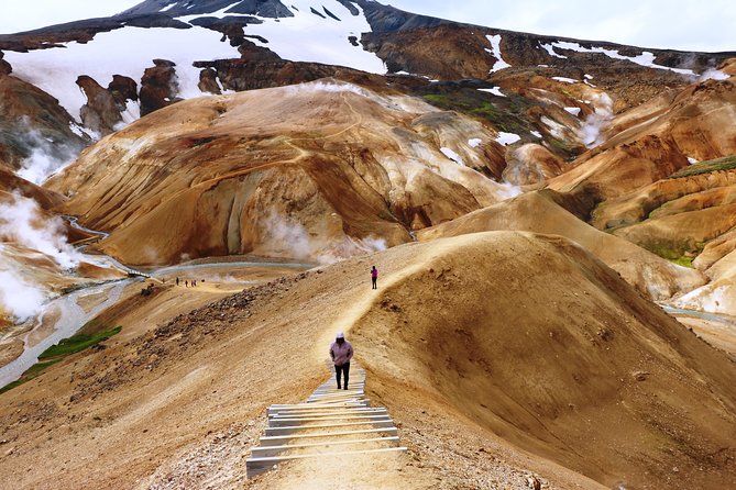Kerlingarfjöll Highlands Day Tour in a 4X4 from Akureyri - Kerlingarfjöll highland resort: 3 hours in the colorful mountains
