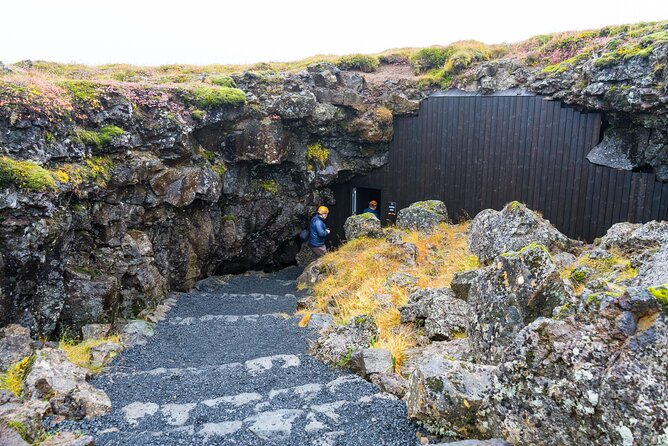 Lava Caving Experience - The guide makes or breaks lava caving