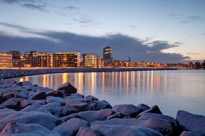 Layover or weekend tour ? - do you want to get to know our city ? - Stop 2: City Hall on the Lake, Parliament Views, and a 3D Iceland Map