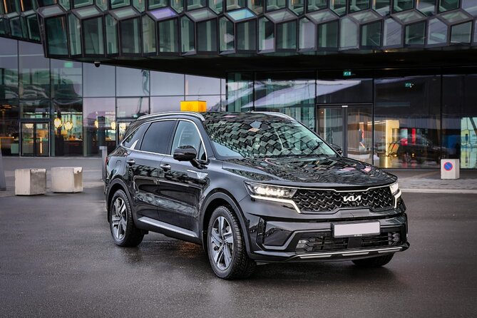 Luxury Private Transfer from Reykjavik to Keflavik Airport - The 45 minute drive to Keflavik Airport, straight and simple
