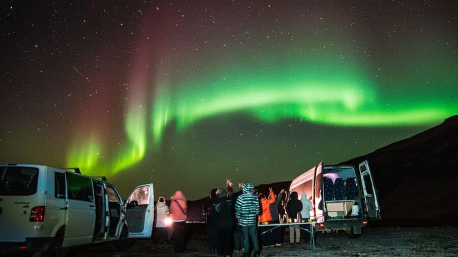 Northern Lights: 4x4 Adventure with Treats, Photos & Cocoa - Hot cocoa, pastries, and hand warmers: comfort that helps you enjoy it