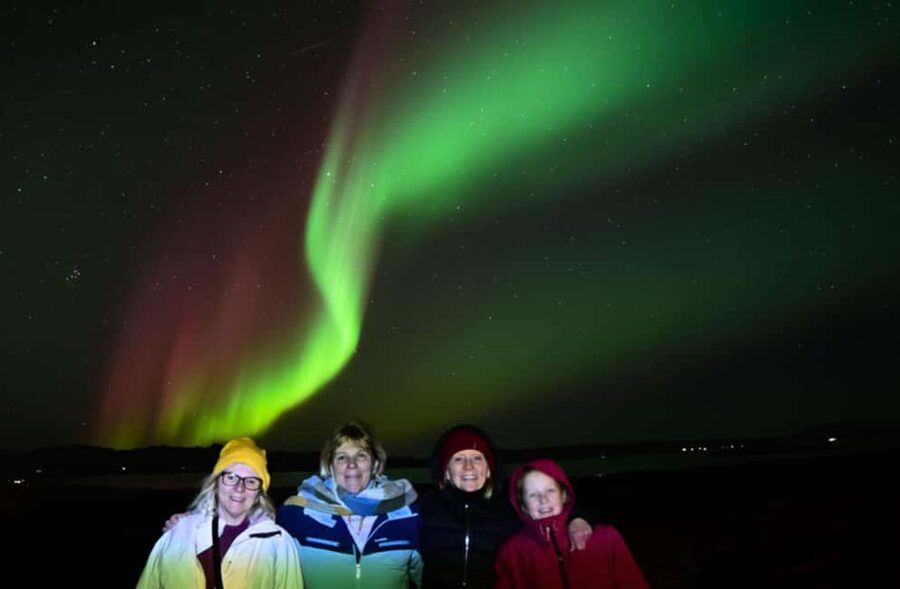 Northern Lights: 4x4 Adventure with Treats, Photos & Cocoa - Guide-led aurora timing and photo help