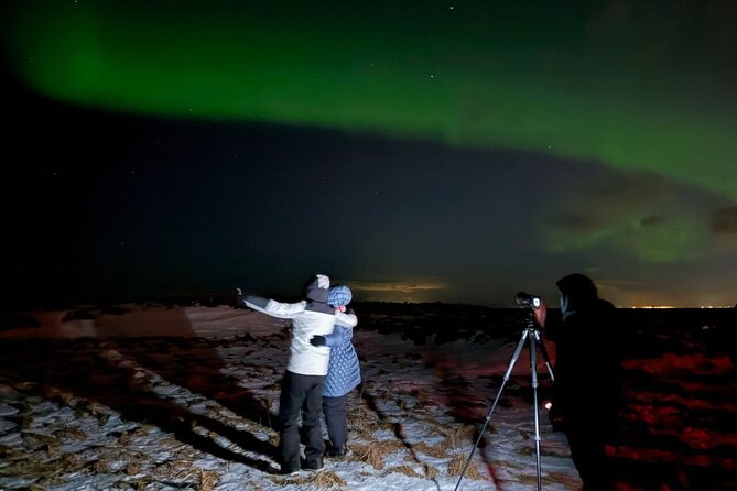 Northern Lights 4x4 Tour with Pastries and Cocoa from Reykjavik - Aurora photos: the guide’s camera help, plus your own phone settings