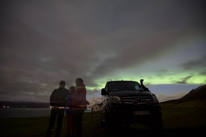 Northern Lights Classic MiniBus Tour from Akureyri - Staying warm is part of the package, not a bonus