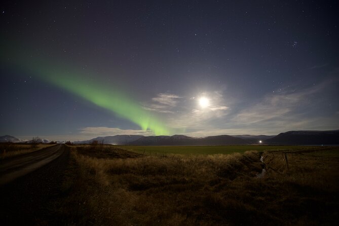 Northern Lights Classic MiniBus Tour from Akureyri - What you’ll do out of town: the guide’s job is spotting the right sky