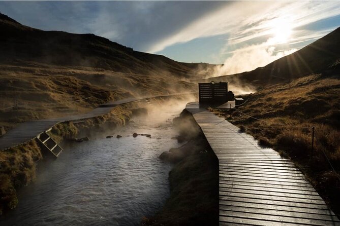 Northern Lights Hike to Reykjadalur Hot River - Stop 1 at Reykjadalur Café: Headlamp Time and Night Setup
