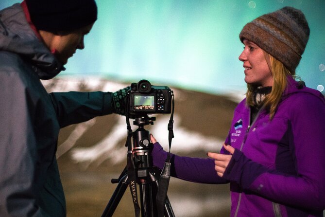 Northern Lights Minibus Tour with Hot Cocoa, Blankets & Photos - What the Guides Actually Do When the Sky Changes