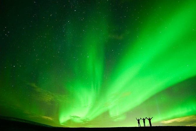 Northern Lights Minibus Tour with Hot Cocoa, Blankets & Photos - The Auroral Spot Search, Where Guides Earn Their Pay