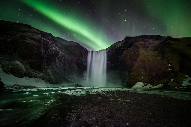Northern Lights Small Group Tour from Reykjavik with Free Photos - Snacks, hot chocolate, and why it helps more than comfort