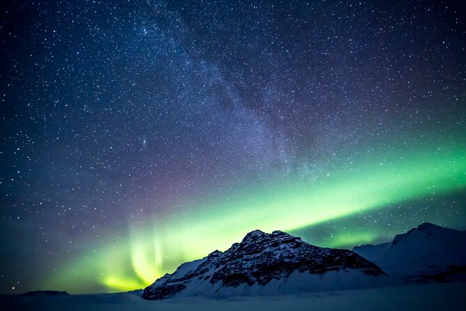 Northern Lights Small-Group Tour with Free Photos & Hot Chocolate - Aurora hunting at 21:00: the reality of night logistics in Reykjavik