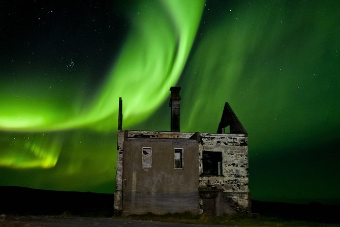 Northern Lights Small-Group Tour with Hot Chocolate & Photos - Small-Group Minibus Comfort, and Why It Matters for Seeing Lights