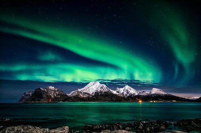 Northern Lights with hot chocolate, donuts and icelandic beer - Price and value: is $1,330.82 per group worth it?