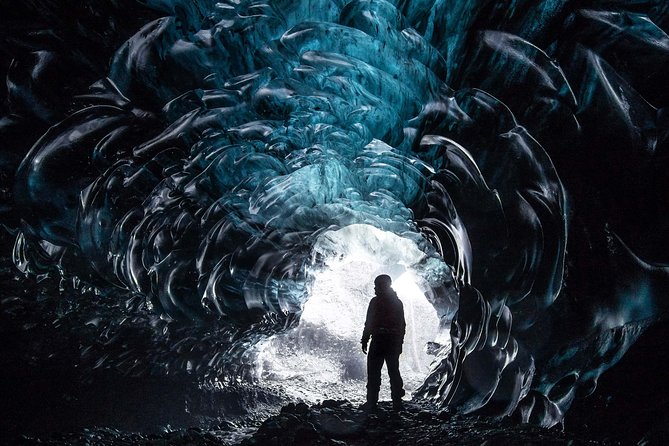 Private 2-Day Glacier Lagoon, Ice Cave and Northern Lights - Day 2: Jokulsárlón icebergs and Diamond Beach’s black-sand sparkle
