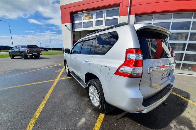 Private Airport Transfer (one way) - Luggage and comfort details that save money and hassle