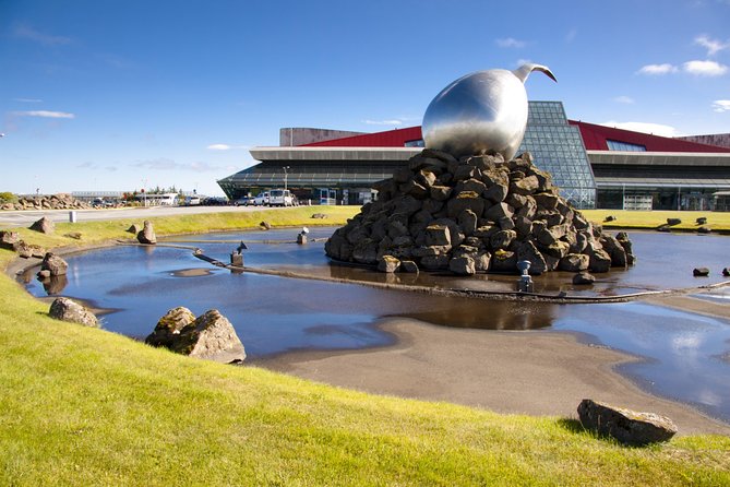 Private Airport Transfer with Blue Lagoon - Admission included - A realistic drawback: subject to Blue Lagoon availability and weather