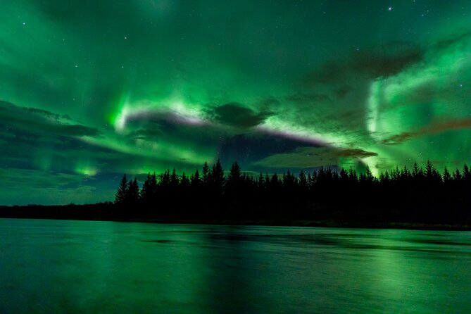 Private Aurora Hunt with Photos in Super Defender - Super Defender Jeep rides and the comfort factor in Iceland