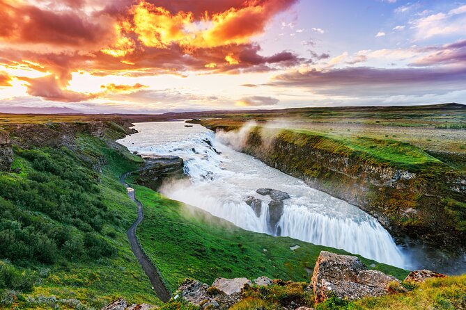 Private Golden Circle & Blue Lagoon tour - Thingvellir National Park: Plate Tectonics and Parliament in One Place
