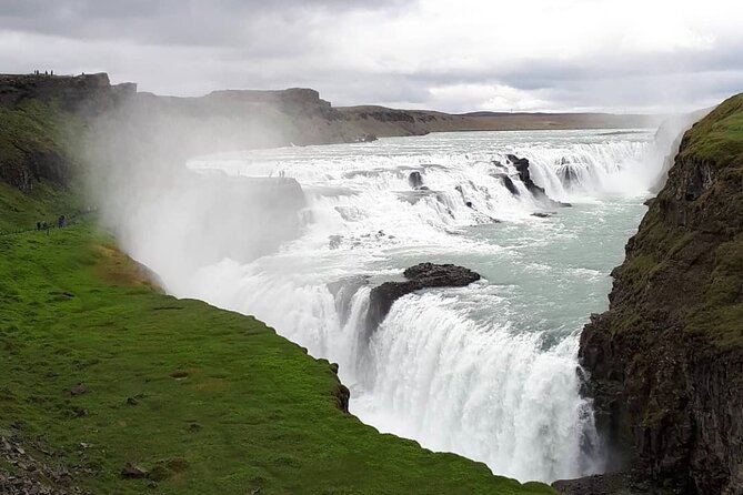 Private Golden Circle Tour (1-7pax) - Hvammsvu00edk hot springs: 8 pools near the sea and mountains