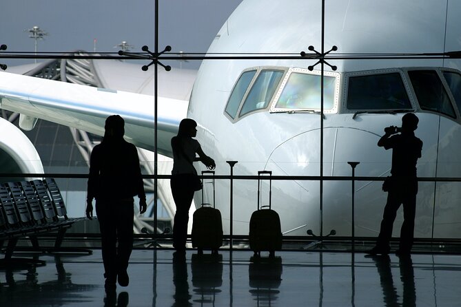 Private Golden Circle Tour with Airport Pick up - Door to door: from arrivals to Reykjavik hotel drop-off