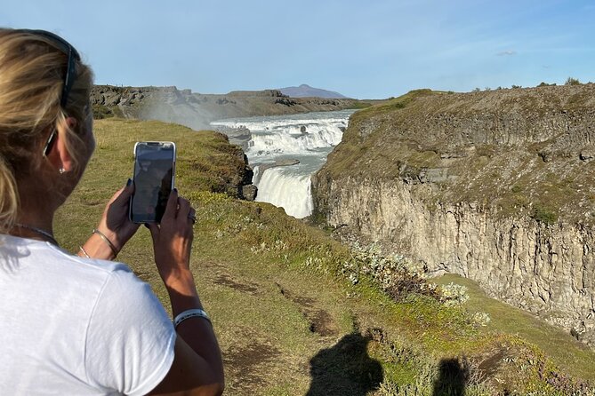 Private Guided Tour Golden Circle & Friðheimar Greenhouse Iceland - Stop 1: Þingvellir National Park and the tectonic plate lesson