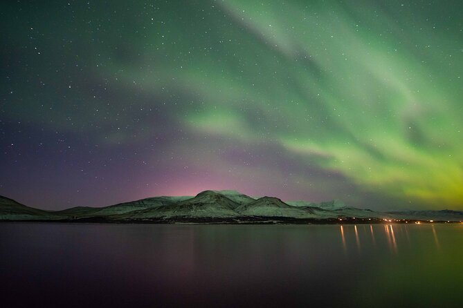 Private Northern Lights Tour - Champagne & Chocolates Aurora Hunt - Private aurora time in Reykjavik, not a ticket to nowhere