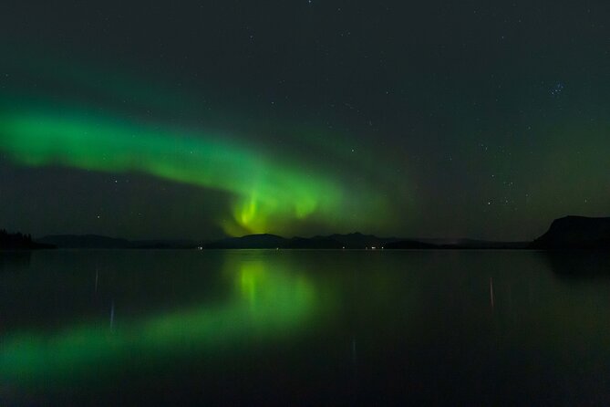 Private Northern Lights Tour - Champagne & Chocolates Aurora Hunt - Stop one: your aurora viewing session in the Iceland darkness