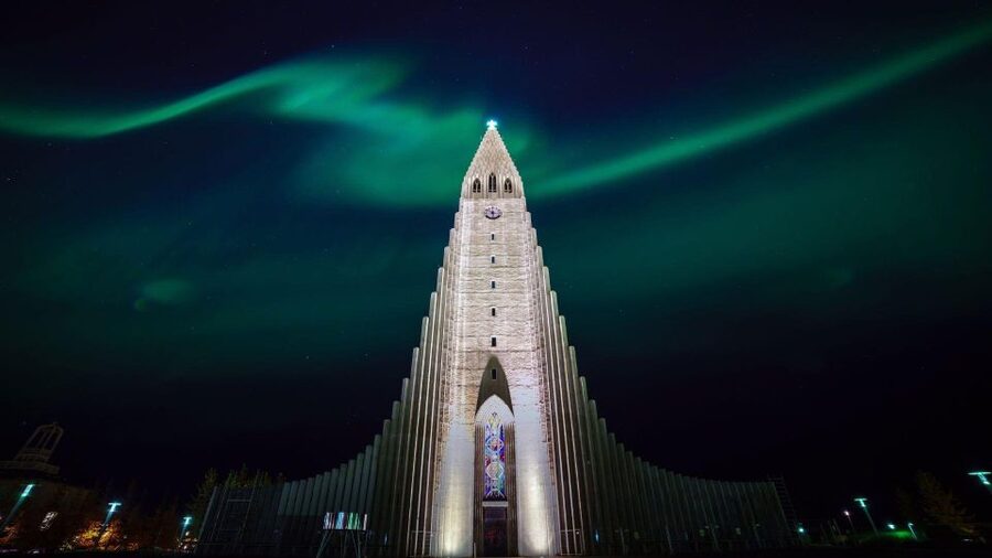 Private Northern Lights Tour - Hotel pickup and the comfortable ride out of Reykjavík