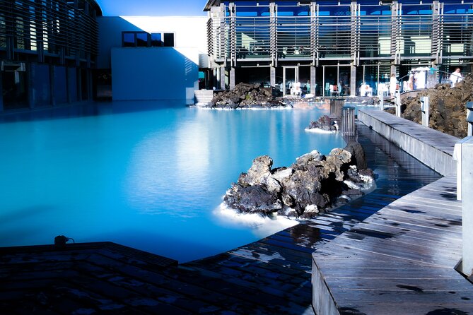 Private Reykjavík - Blue Lagoon roundtrip with 2 hours waiting at Blue Lagoon - What’s included, bottled water and all, and what you still pay