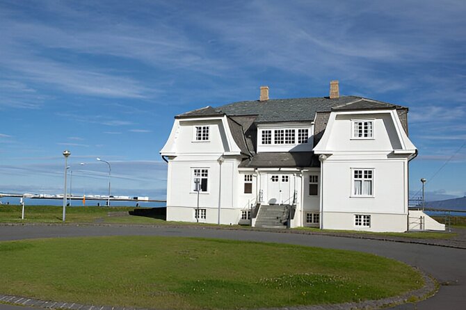 Private Reykjavik City Tour in Multi-Language Guide Options - Hallgrimskirkja Church: the Reykjavik landmark and the view option