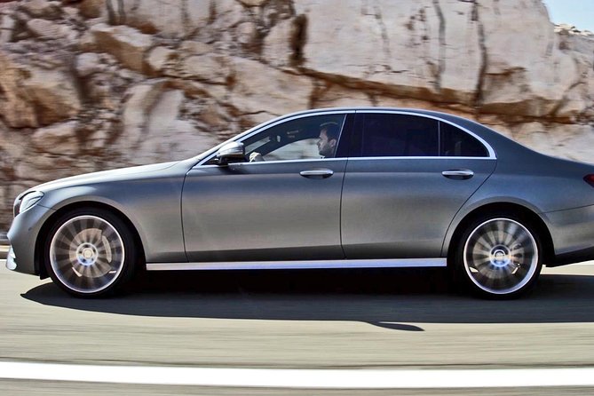 Private Sedan Transfer Reykjavik airport KEF to Reykjavik City - Luggage limits and how to avoid a last-minute hassle