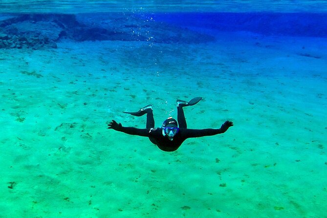Private Silfra Snorkeling 6 p. group - Meet on Location - with Underwater Photos - The group setup: Private for up to 6, with focused guiding