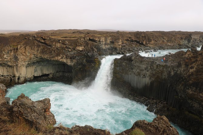 Private Tour in Northern Iceland from Akureyri - Godafoss: the waterfall with a fast photo burst